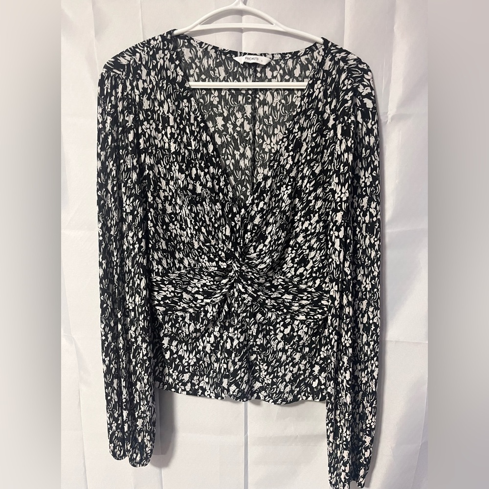 Ricki’s V-Neck Long Sleeve Top